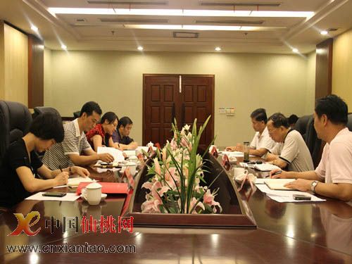 省老年大學協會領導調研我市老年大學工作