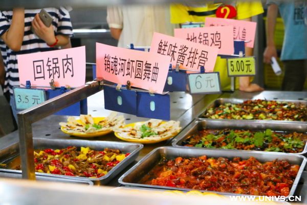 小廚藝大課堂:安徽師大舉辦學(xué)生炊事體驗(yàn)活動