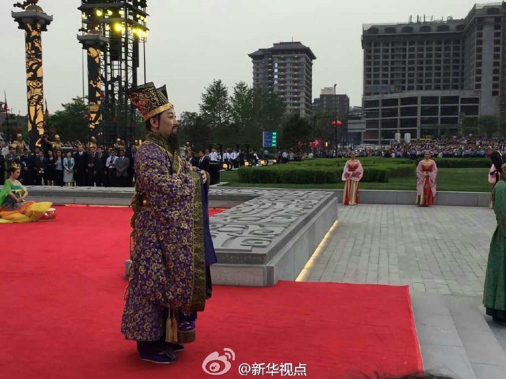 西安仿古式迎莫迪:仿古武士和宮女列隊迎接(組