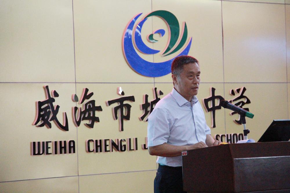 （中央電教館丁新副館長在會上講話）