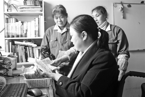 輪椅上辦起家政公司