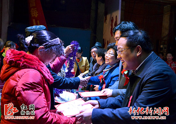 新化縣老年大學(xué)召開建校十周年總結(jié)表彰大會