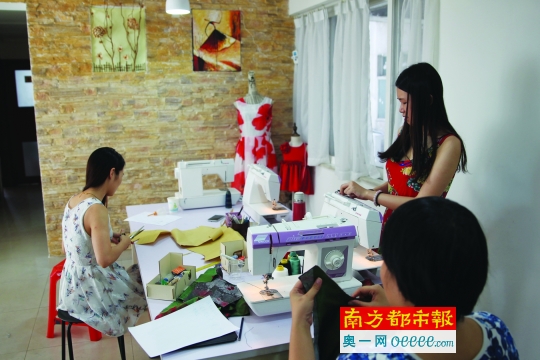 上完制衣課,會(huì)愛(ài)上逛布匹市場(chǎng)。 周末怎么過(guò)?周六畫(huà)油畫(huà),周日做蛋糕……