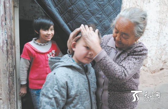 潘玉蓮老人的“愛心課堂”