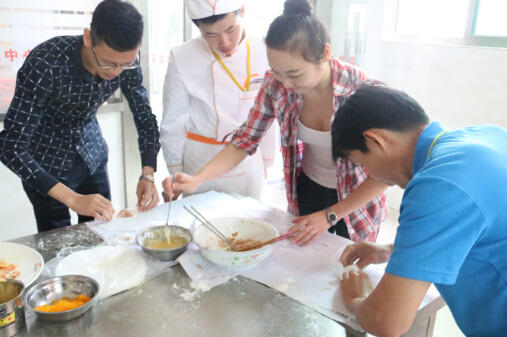 海南新東方烹飪學校大師公開課第二期 “美食的誘惑”