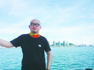 一批小體量、非常規(guī)的新興業(yè)態(tài)正在成為購物中心新寵。以烘焙起家的曼思歡樂廚房(以下簡稱“曼思”)集合了中西餐、東南亞餐等廚藝課程。曼思創(chuàng)始人陳思在接受北京商報記者專訪時表示,起初選址不理想使第一家店生意一般,但經(jīng)過兩年探索找到了感覺。未來曼思歡樂廚房所有店基本都會開在購物中心,一線城市的社區(qū)購物中心是廚房類生活業(yè)態(tài)最好的寄居地。