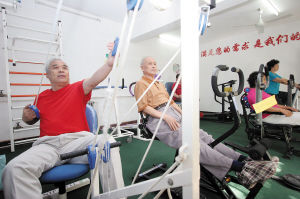 社區老年人在中心鍛煉身體