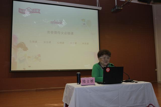 今年首場“女生第一課•玫瑰課堂”開講