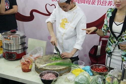 美食課堂:蘇泊爾電蒸鍋烹飪剁椒魚頭