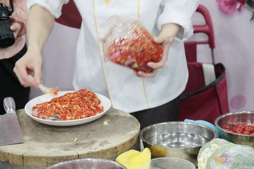 美食課堂:蘇泊爾電蒸鍋烹飪剁椒魚頭
