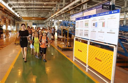 安全大使帶領安全小天使們參觀快速電梯大連工廠