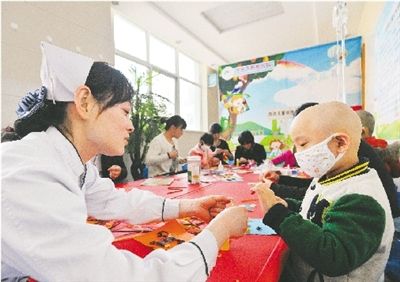 關(guān)注白血病兒童:病房里的特殊課堂