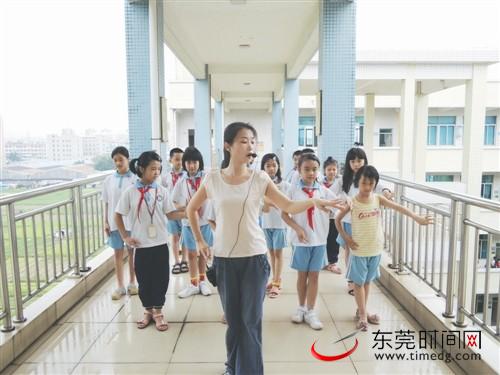 課堂快板響娃娃唱大戲