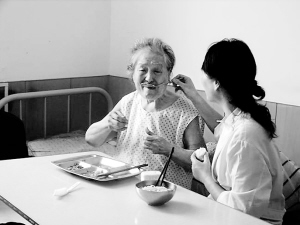 “居家養老”呼吁更多關注