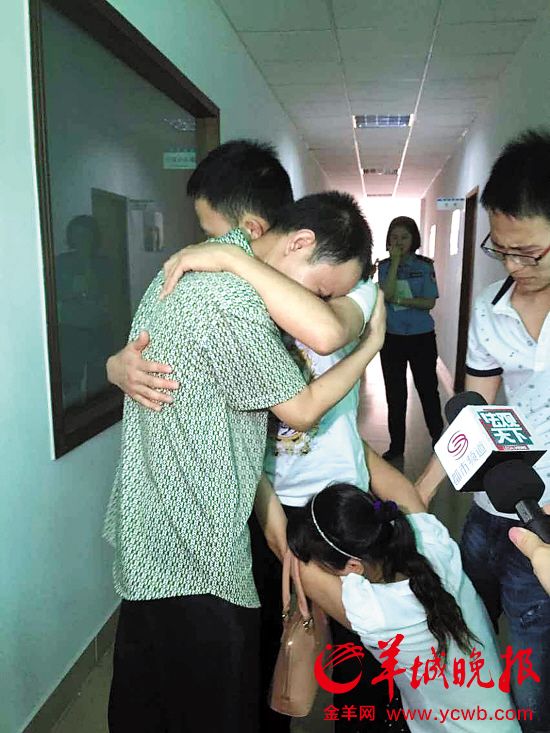 借助人臉識別技術雙胞胎哥哥找回被拐20年弟弟