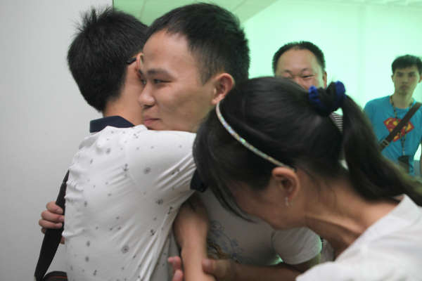 現(xiàn)實(shí)版失孤:三歲兒子被拐 父母苦尋20年終團(tuán)圓