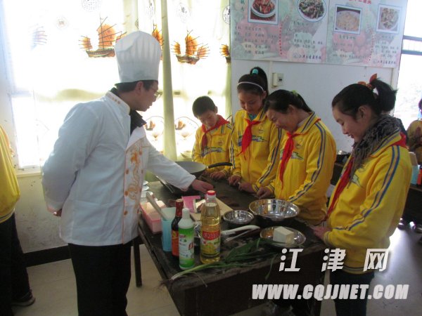 一年級起學(xué)烹飪 12道家常菜做法成為圣泉小學(xué)必修課