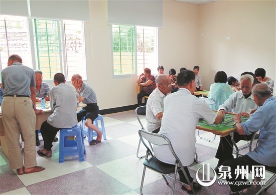 老年朋友學習健康保健常識