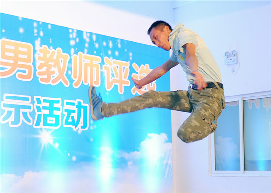 LYD_1088.jpg 最有風范男教師評選:能教課會種菜善廚藝