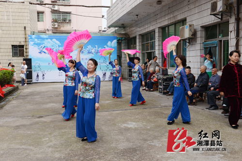 湘潭縣老年大學“母親節”上演夕陽紅風采