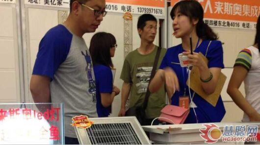來斯奧LED燈等電器演示，贏得業(yè)主好感 