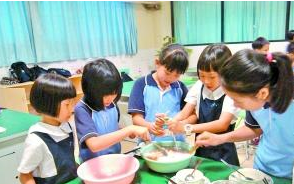 選修課走進(jìn)小學(xué)課堂 孩子自主選擇學(xué)習(xí)有勁頭