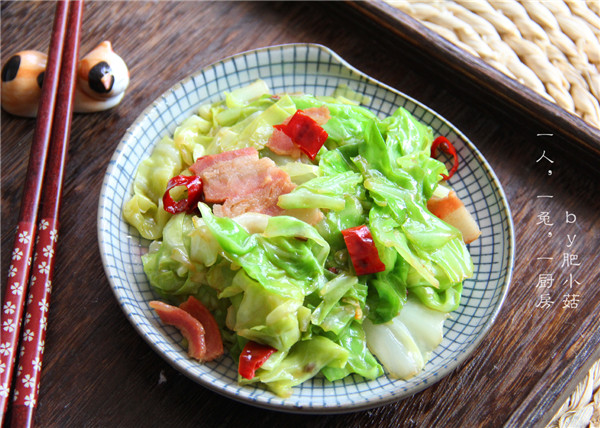 【廚藝課堂】一學就會絕味下飯菜,培根手撕包菜