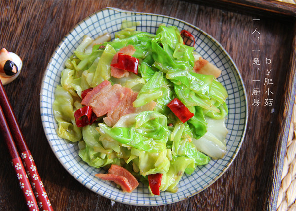 【廚藝課堂】一學就會絕味下飯菜,培根手撕包菜