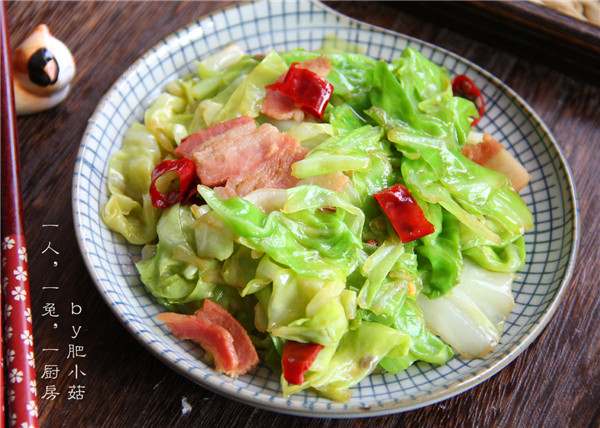 【廚藝課堂】一學就會絕味下飯菜,培根手撕包菜