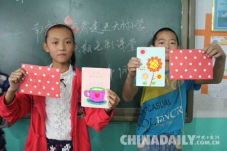 邢臺南宮市青年志愿者走進大村小學開展七彩課堂活動