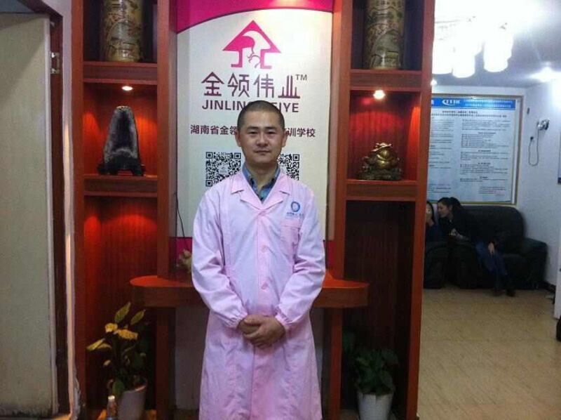 【千萬神秘男富豪,竟做催乳師】