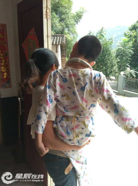 長沙市特殊教育學(xué)校為143名殘障兒童“送教上門”