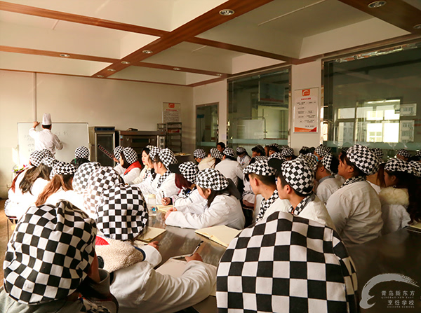 【青島新東方烹飪課堂】花式面點——榴蓮班戟