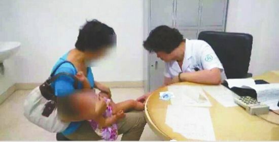 女嬰下體起水泡醫院疑燒傷 家屬疑保姆所為(圖