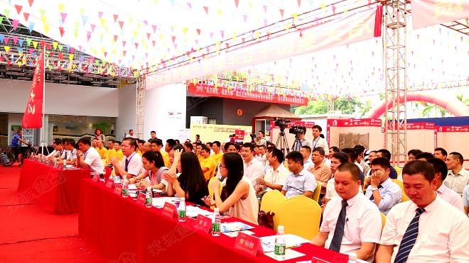 “我是大師”浩天裝飾分戰賽活動到場嘉賓與眾多觀眾 “我是大師”浩天裝飾分戰賽活動到場嘉賓與眾多觀眾