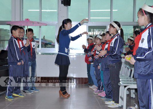 音樂課堂教學多形式互動。廣西新聞網通訊員黃秀鳳