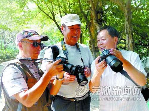 蕪湖退休老年攝影族愛(ài)用鏡頭記錄炫彩生活