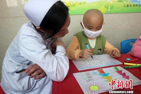 河南一醫院設“病房課堂”助患兒身心齊康復