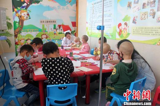 河南一醫院設“病房課堂”助患兒身心齊康復