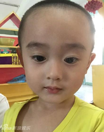 小男孩撞臉趙麗穎
