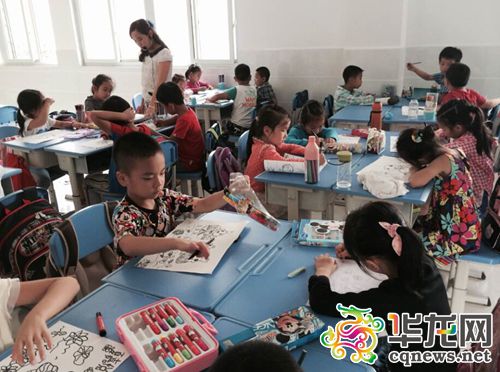 重慶市金山小學(xué)：學(xué)生“搶”課很積極 烹飪、趣