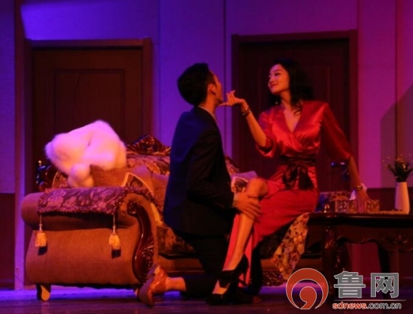 百老匯經典笑劇《開心晚宴》都市實驗劇場火爆首演 上演婚姻“無間道”