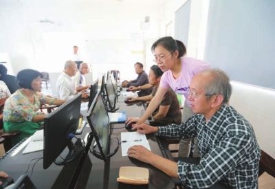 海安老干部大學(xué)開(kāi)設(shè)網(wǎng)絡(luò)課堂 131人報(bào)名學(xué)技能