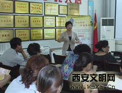 棗園街道舉行政協委員接待日暨居家養老知識講座活動