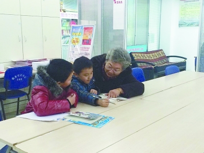 新莊開(kāi)心課堂開(kāi)課 24名退休老人10年輔導(dǎo)千名孩子