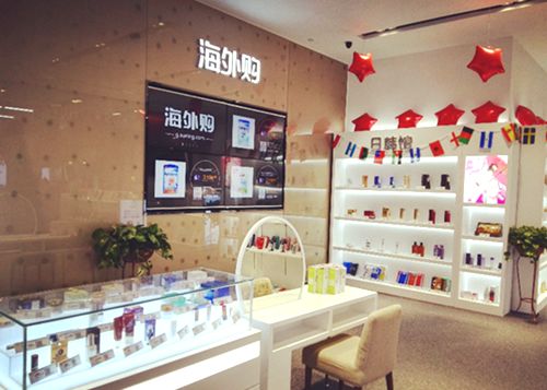 作為蘇寧年度重磅打造的互聯網產品,近20家新開的蘇寧云店也將在國慶期間與消費者見面。與傳統門店不同,蘇寧易購云店利用信息技術,將實體門店和線上電商平臺深度融合。而蘇寧海外購專區、消費金融線下服務專區、母嬰專區、廚藝課堂等的開設,就是蘇寧互聯網+戰略中在線下門店的縮影。
