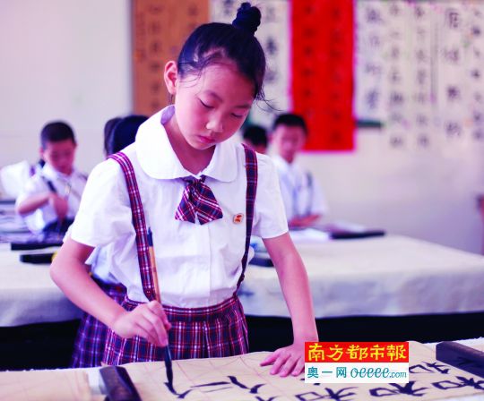 玉律小學開展豐富多彩的藝術課程。