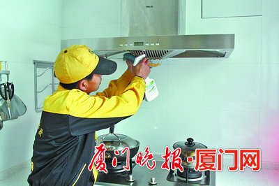 抽油煙機是清洗的重點。
