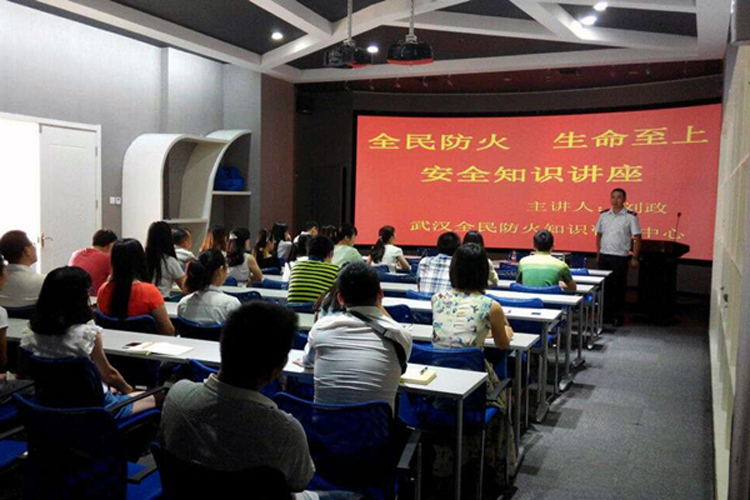 武昌區(qū)開(kāi)展全民防火、生命至上社區(qū)消防宣傳巡講活動(dòng)
