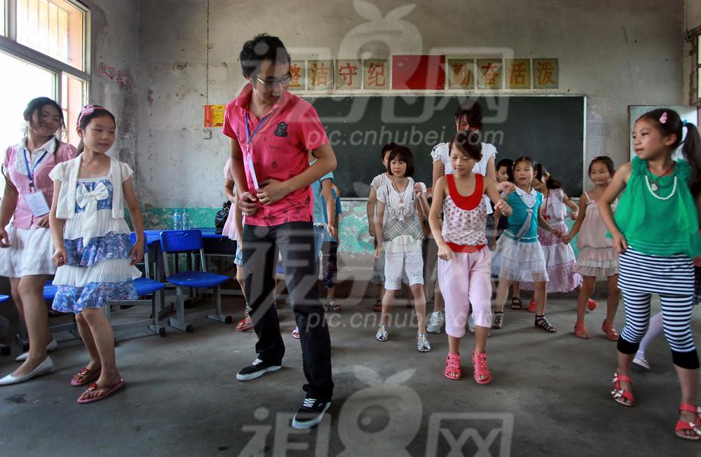 留守兒童在湖北工程學(xué)院數(shù)學(xué)與統(tǒng)計(jì) 暑期實(shí)踐,大學(xué)生關(guān)注留守